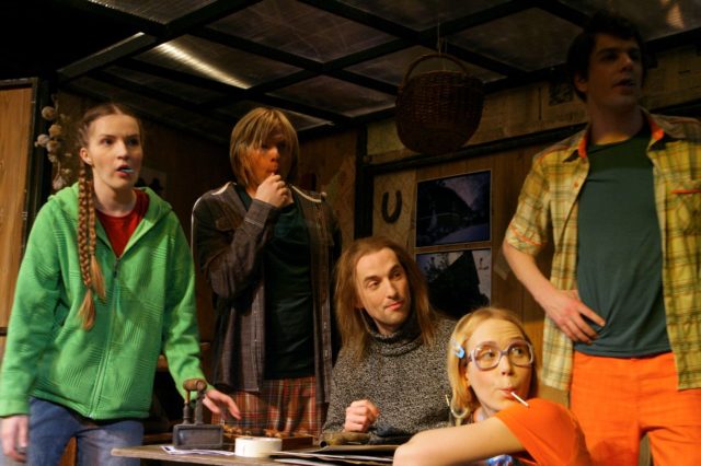 Laan, Reinik, Avandi, Lill, Tiidus lavastuses "Vana roosa maja".