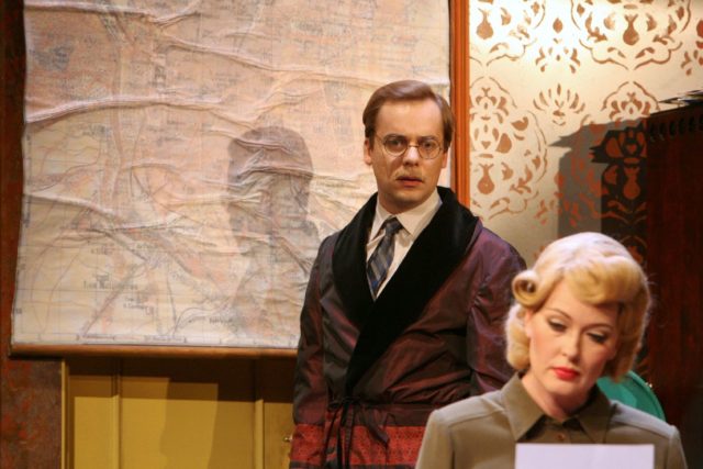 Taavi Teplenkov ja Merle Palmiste lavastuses "Viies kolonn".