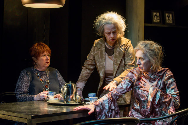 Maria Klenskaja, Ülle Kaljuste, Kaie Mihkelson lavastuses "Viimasel minutil.