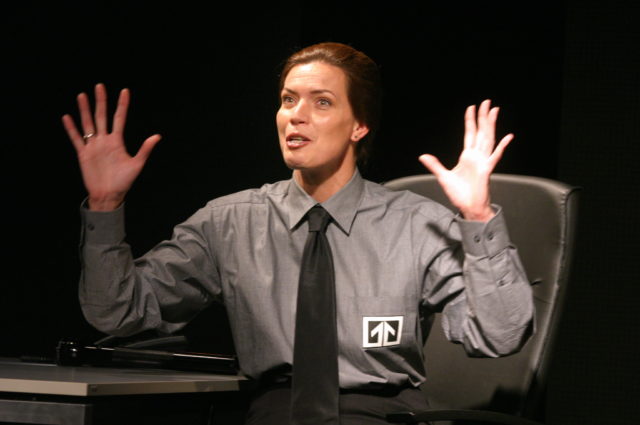 Viire Valdma lavastuses "Push up".