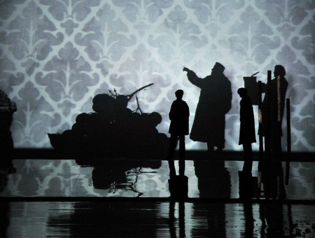 Stseen lavastusest "Võlanõudjad".