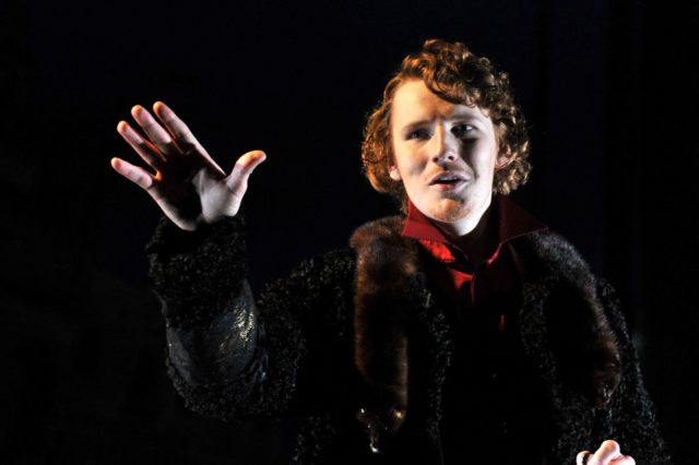 Hendrik Toompere jr lavastuses "Võlanõudjad".