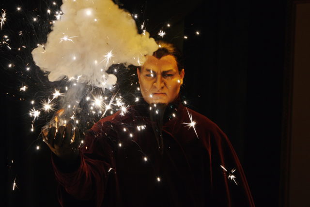 Anti Reinthal lavastuses "Võluõunad".