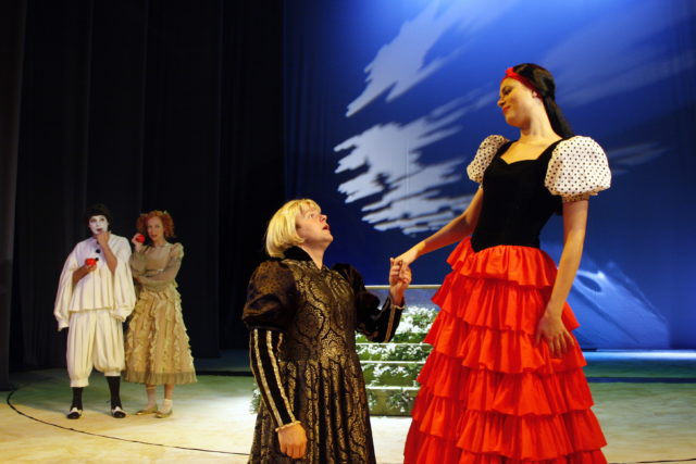 Tiit Sukk ja Britta Soll lavastuses "Võluõunad".