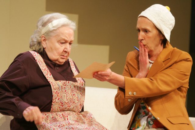 Ita Ever ja Kaie Mihkelson lavastuses "Vombat".