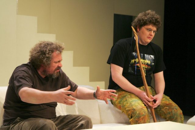 Rekkor ja Uusberg lavastuses "Vombat".