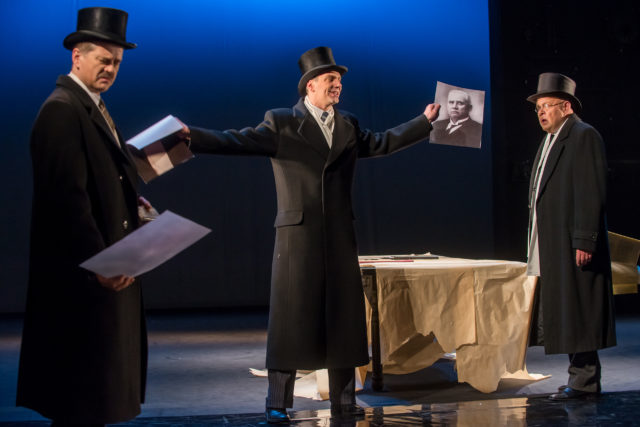 Oja, Tiidus, Lutsepp lavastuses "Wabadusrist".