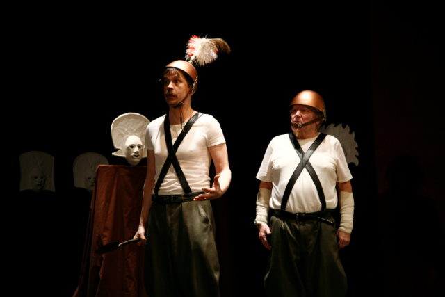 Tõnu Oja ja Tõnu Aav lavastuses "Antigone".