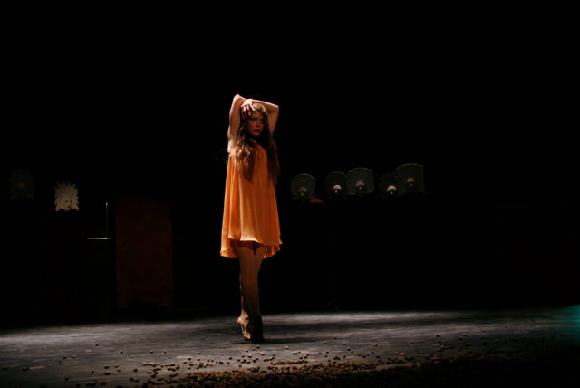 Eve Andre lavastuses "Antigone".