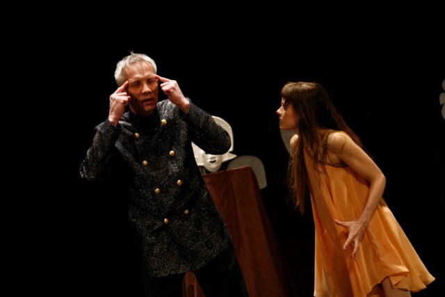 Rein Oja ja Eve Andre lavastuses "Antigone".