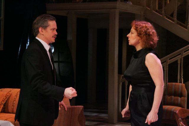 Tõnu Oja ja Ülle Kaljuste lavastuses "Augustikuu".