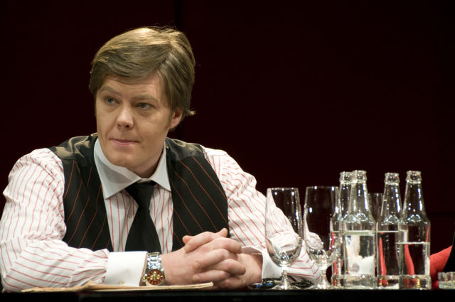 Margus Prangel lavastuses "Grönholmi meetod".