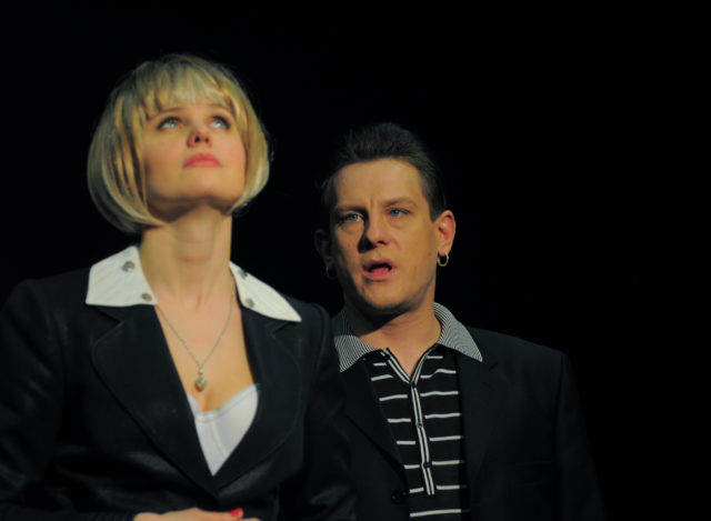 Harriet Toompere ja Jan Uuspõld lavastuses "Grönholmi meetod".