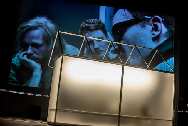 Pääru Oja, Hendrik Toompere jr, Indrek Sammul lavastuses "Kaart ja territoorium".