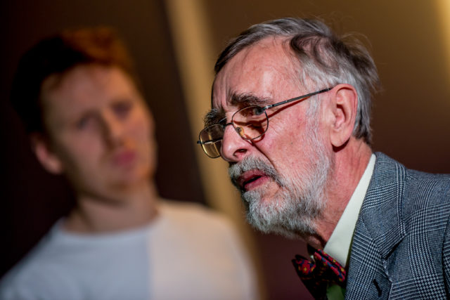 Lembit Ulfsak lavastuses "Kaart ja territoorium".