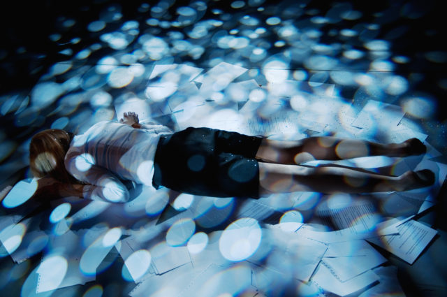 Stseen lavastusest "Kas ma olen nüüd elus".