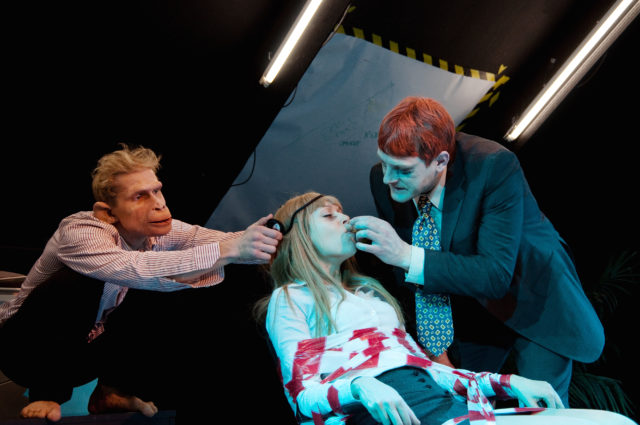 Viiding, Lill, Uuspõld lavastuses "Kas ma olen nüüd elus".