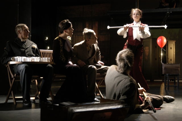 Stseen Hendrik Toompere lavastusest "Kirsiaed".