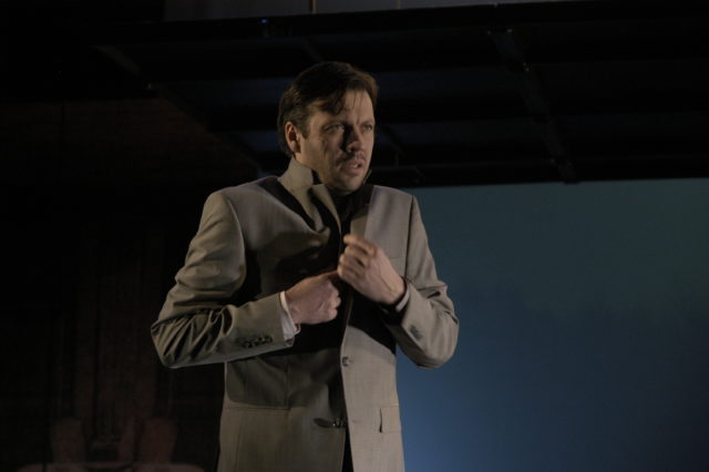 Mait Malmsten lavastuses "Kirsiaed".