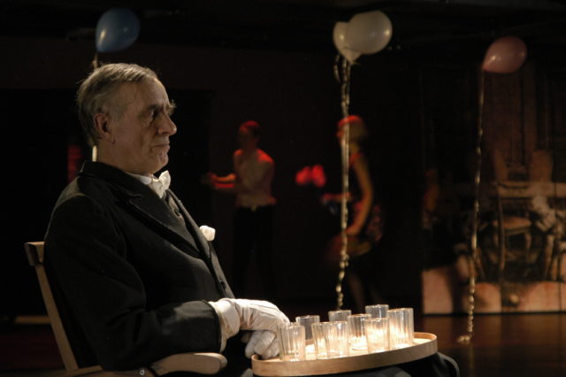 Lembit Ulfsak lavastuses "Kirsiaed".