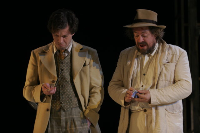 Mait Malmsten ja Jaan Rekkor lavastuses "Kuu aega maal".