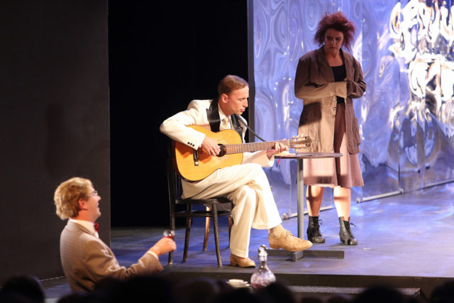 Märt Avandi ja Piret Krumm lavastuses "Laul, mis jääb".