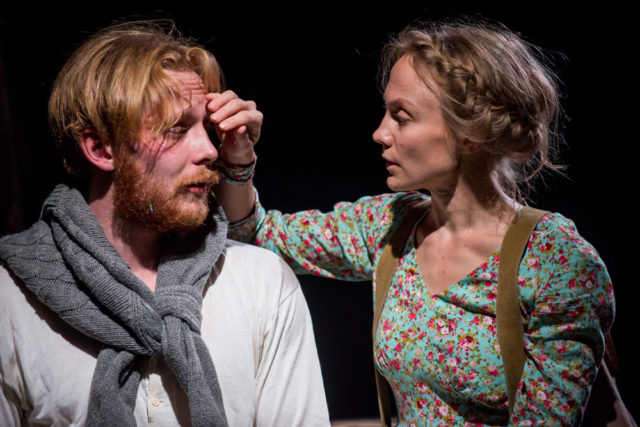 Pääru Oja ja Külli Teetamm lavastuses "Mäed".