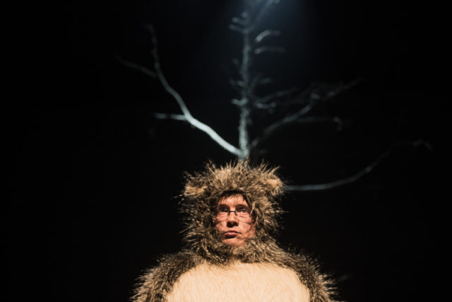 Mehis Pihla lavastuses "Metsa forte"