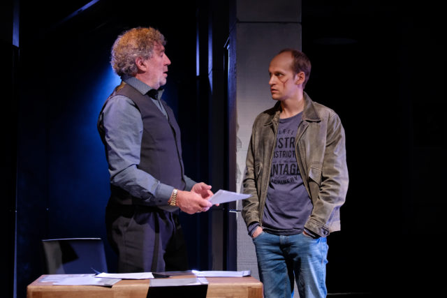 Guido Kangur ja Markus Luik lavastuses "Pelgan iga vihmapiiska".