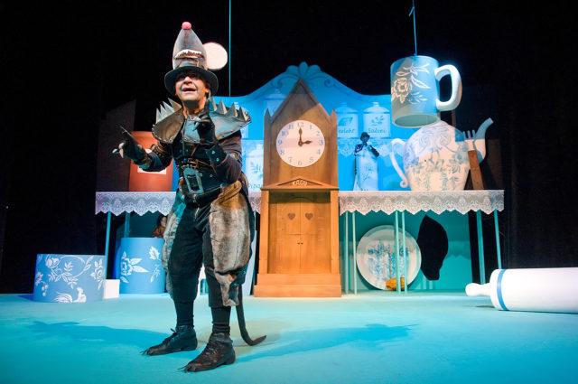 Tõnu Kark lavastuses "Piparkoogimehike".