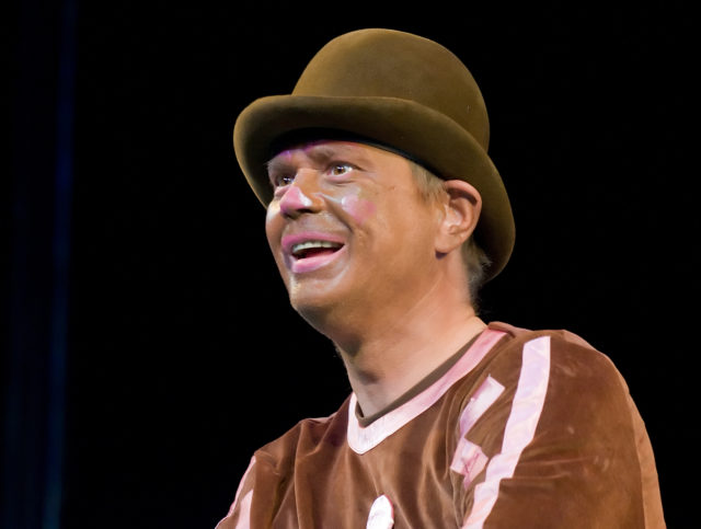 Tõnu Oja lavastuses "Piparkoogimehike".