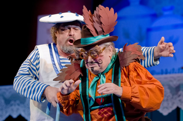 Jaan Rekkor ja Tõnu Aav lavastuses "Piparkoogimehike".