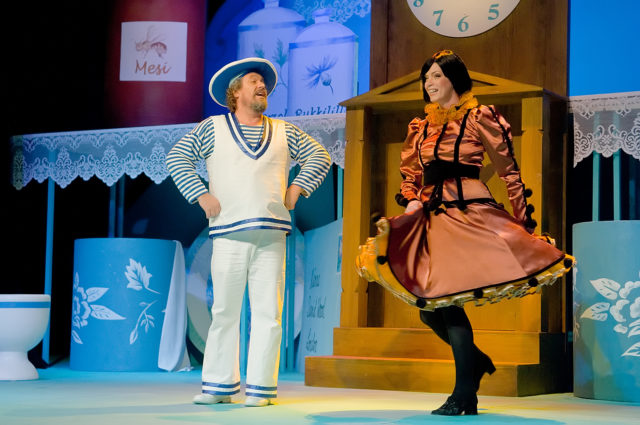 Jaan Rekkor ja Viire Valdma lavastuses "Piparkoogimehike".