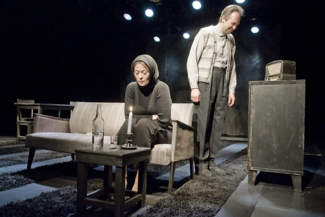 Palmiste ja Uukkivi lavastuses "Pulmad".