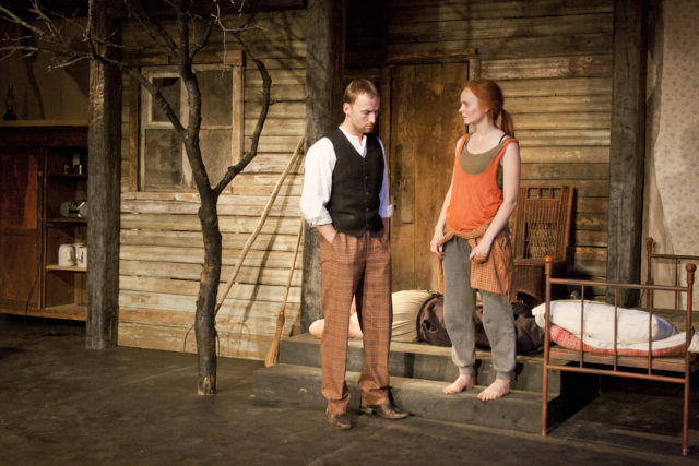 Märt Avandi ja Kersti Heinloo lavastuses "Saatuse heidikute kuu".