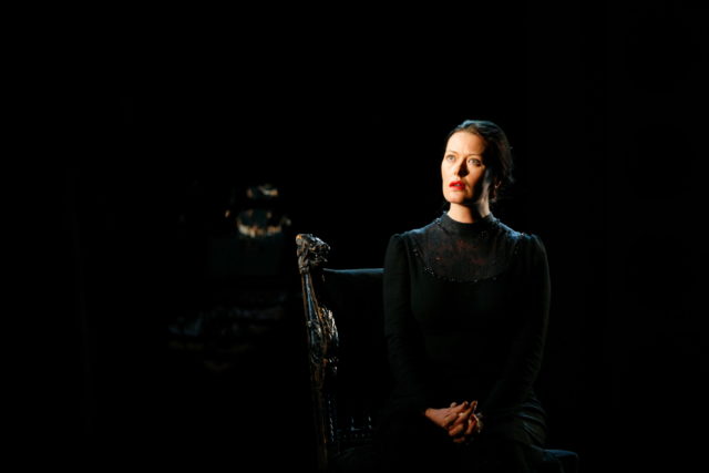 Merle Palmiste lavastuses "Sortsid".