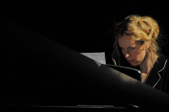 Maria Avdjushko lavastuses "Sügissonaat".