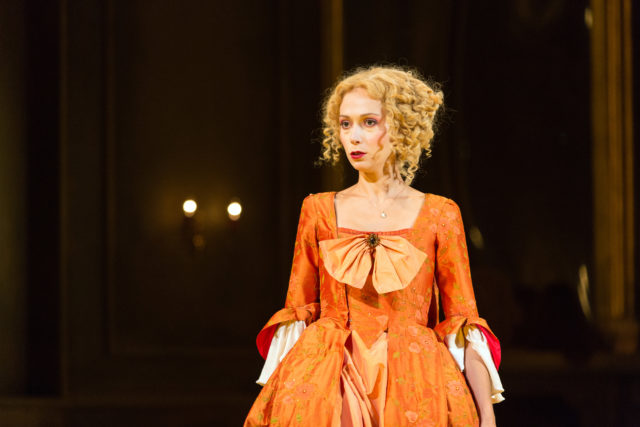 Mari-Liis Lill lavastuses "Tartuffe".