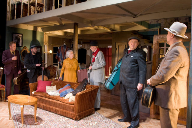 Nuter, Kark, Ever, Ulfsak, Lutsepp, Veinmann lavastuses "Teed juuakse kell viis".