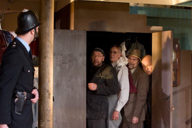 Tiidus, Kark, Ulfsak, Veinmann, Lutsepp lavastuses "Teed juuakse kell viis".