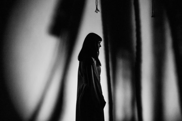 Kersti Heinloo lavastuses "Väike jumalanna".