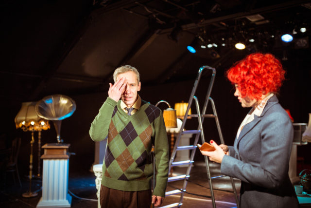 Raimo Pass ja Harriet Toompere lavastuses "Valgustaja".