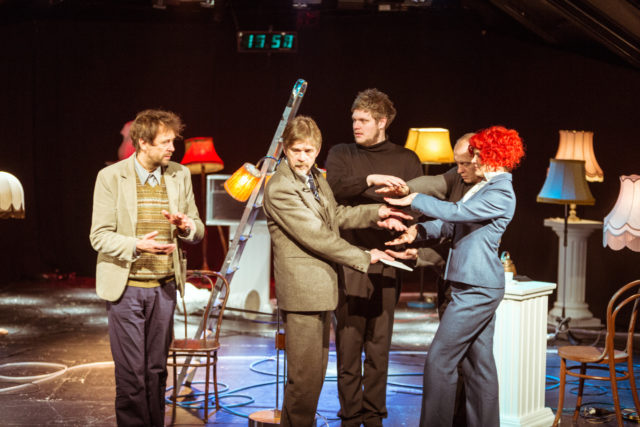 Stseen lavastusest "Valgustaja".