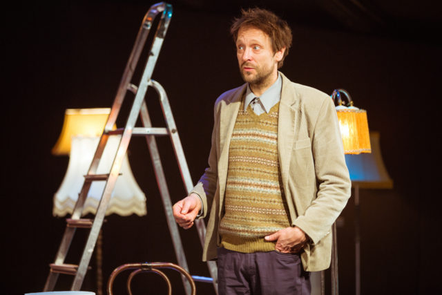 Ivo Uukkivi lavastuses "Valgustaja".