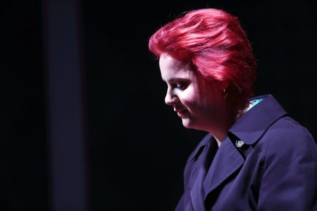 Piret Krumm lavastuses "Varesele valu".