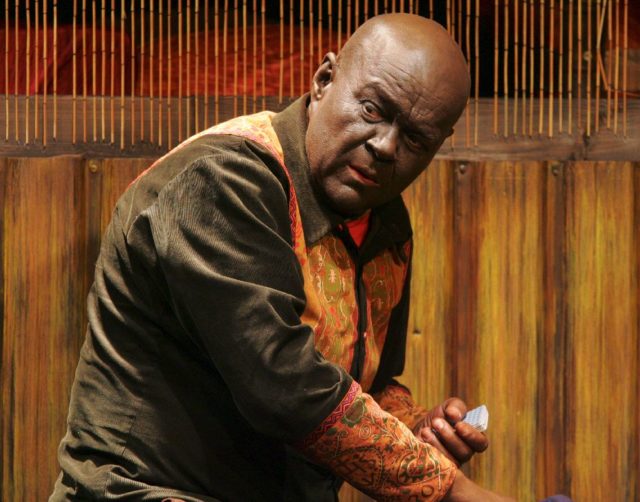 Ain Lutsepp lavastuses "Vihmatants".