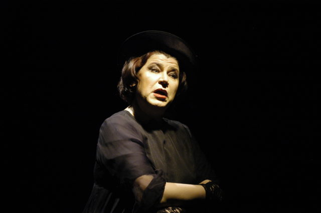 Maria Klenskaja lavastuses "1+1".