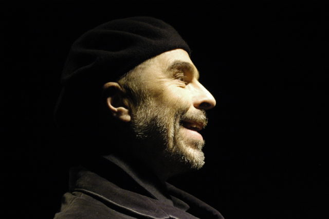 Martin Veinmann lavastuses "1+1".