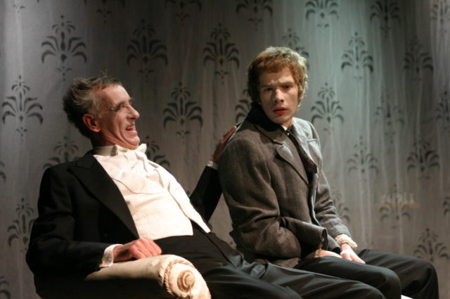 Lembit Ulfsak ja Risto Kübar lavastuses "Adolf Rühka lühikene elu".