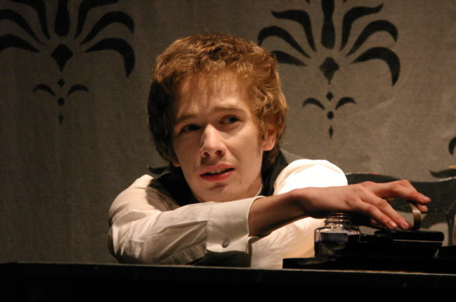 Risto Kübar lavastuses "Adolf Rühka lühikene elu".